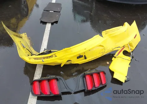 2015 Ford Mustang V6 z USA, uszkodzony, nr VIN 1FATP8EM4F5374910